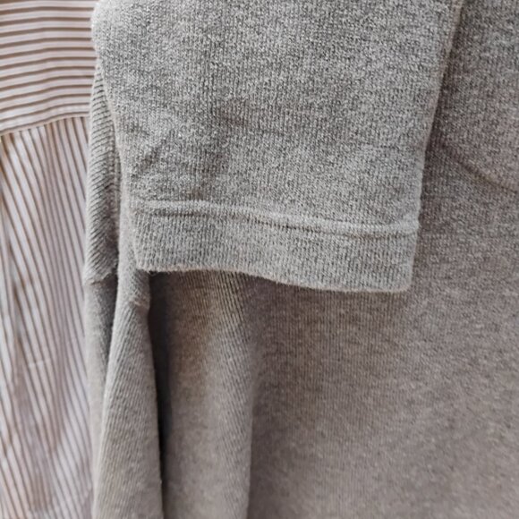 XL Gap Gray Men Long Sleeve Sweater Veck in accented yellow trim within collar - Picture 4 of 4